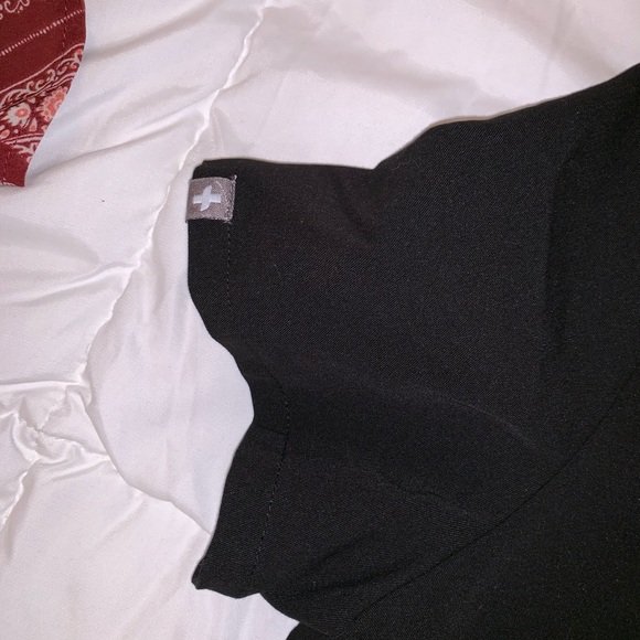 🛑SOLD🛑 FIGS Scrub Top - Picture 5 of 6